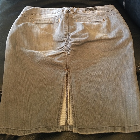 DKNY JEANS SKIRT SIZE 7"