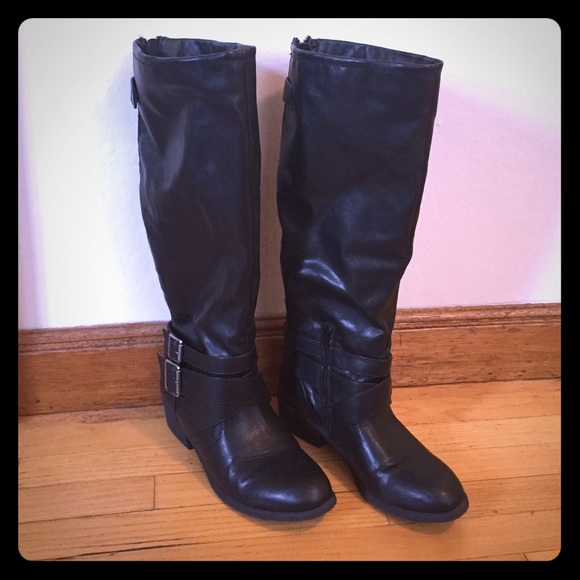 Great pair of tall black boots