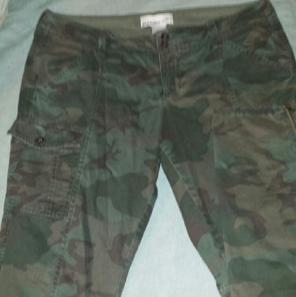 Old Navy Camo. Size 10