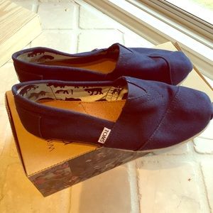 Toms classic navy canvas