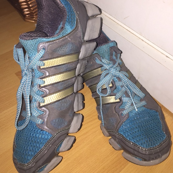 Sport shoes