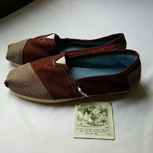 TOMS classic woven slip on