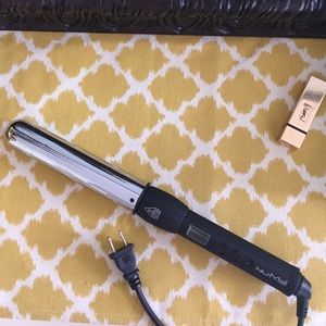 Brand new NuMe 32 Magic curling wand