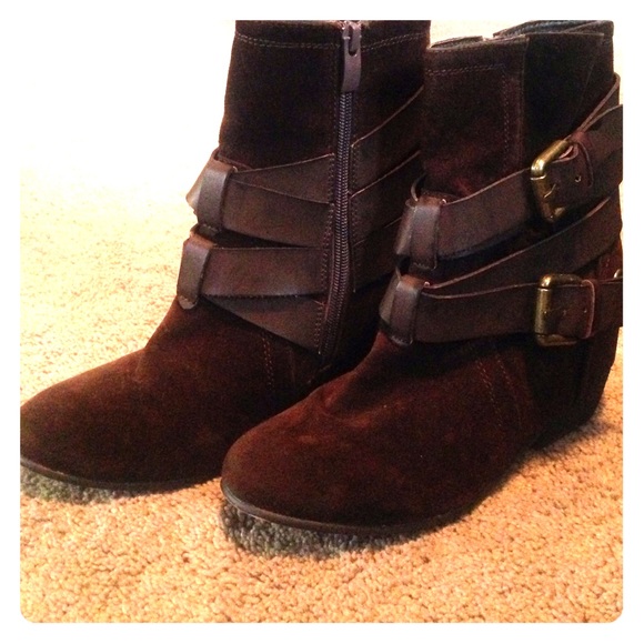 Brown zipper ankle booties