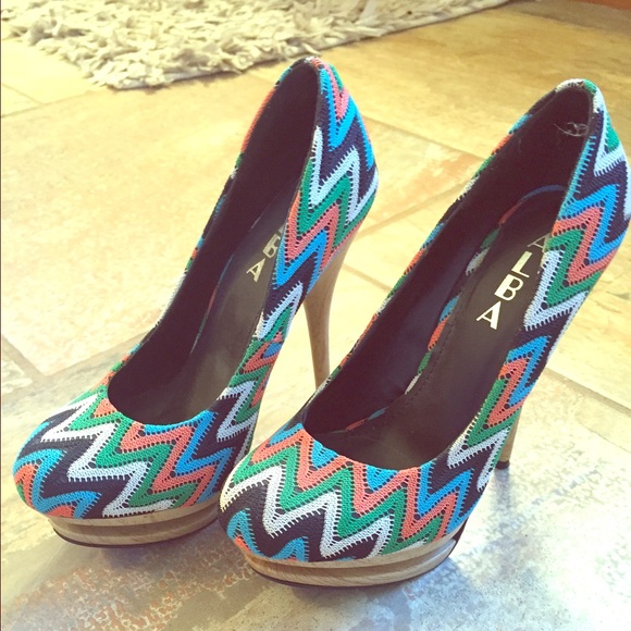 Heels- chevron print, wooden heel. New never worn