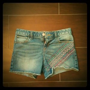 Girls cut off jean shorts