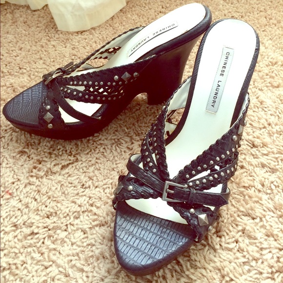 Chinese Laundry black wedges - Picture 1 of 4