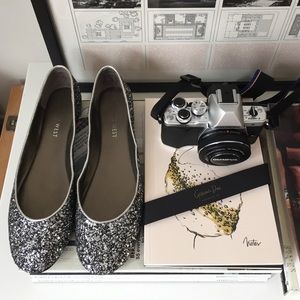 Silver sparkling flats! Size 5-1/2M