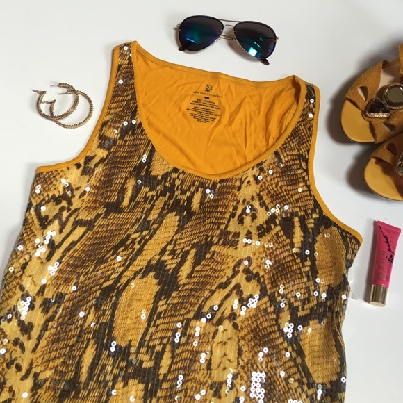🥂🥂 New Years $10 clearance sale 💕Sequin knit tank