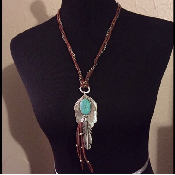 Native Style Medallion Necklace & Arrow Earrings - Picture 2 of 4