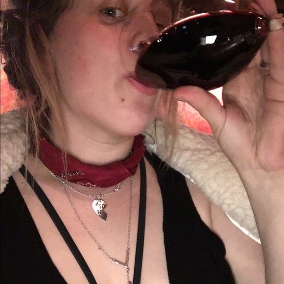 Meet your Posher, Cara - Picture 1 of 1