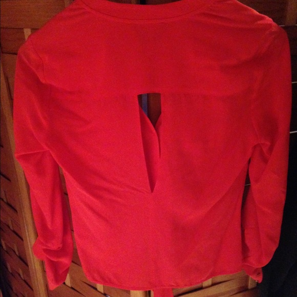 Red silk BEBE shirt - Picture 2 of 2
