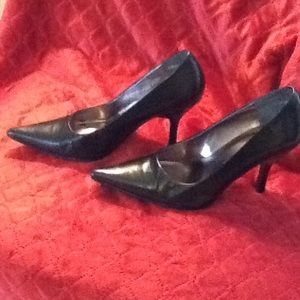 Black heels, Size 7W