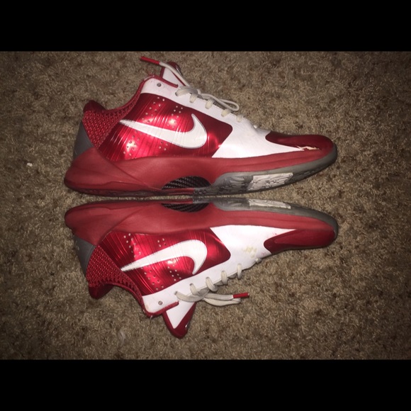 Size 9.5 nike Kobe 5s