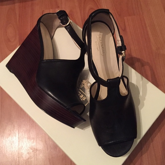 NIB Authentic Coach Sandals Size 9