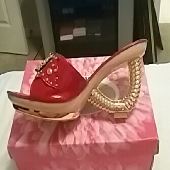 Shoes - Picture 2 of 4