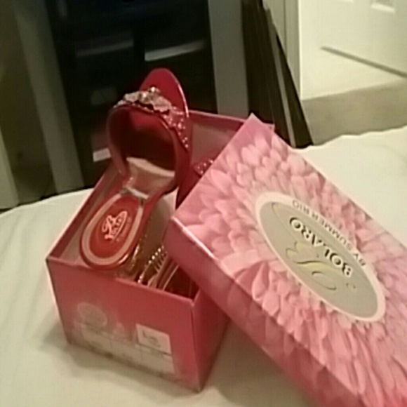 Shoes - Picture 4 of 4