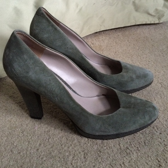 🎀 Reduced Nine West Suede Pumps w/Snakeskin Heels