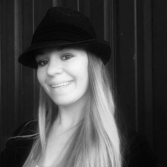 Meet your Posher, Brittney