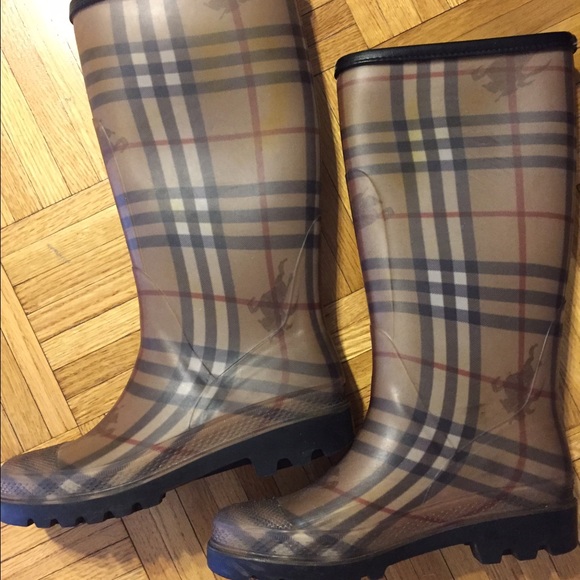 Size 5 authentic Burberry rain boot