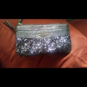 Large wristlet