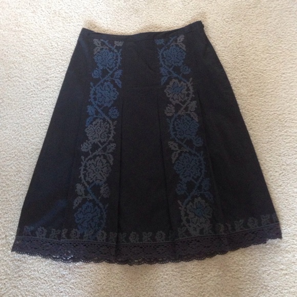 LOFT Embroidered skirt w/ lace hem - Picture 1 of 4