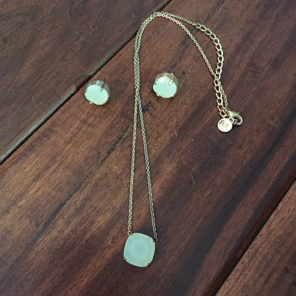Light jade color e necklace set