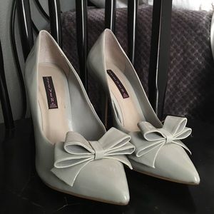 Steve Madden patent leather heels with bow size 10