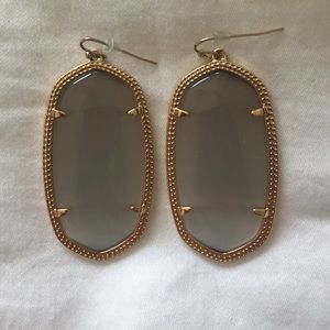 Silver/gray Kendra Scott Danielle earrings