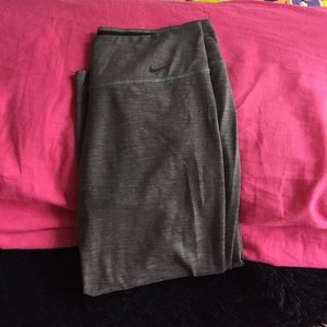 Nike gray crop leggings