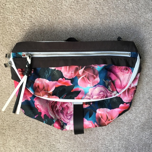 Lululemon Go Lightly Bag - Secret Garden