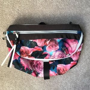Lululemon Go Lightly Bag - Secret Garden