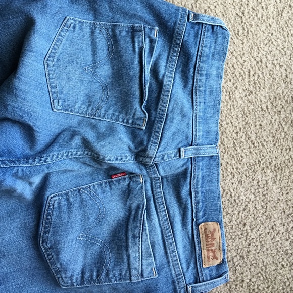 Levi capris - Picture 3 of 3