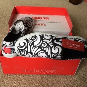 Brand New with Tags Bucket Feet Shoes size 8