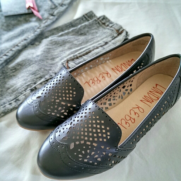 Chic black flats