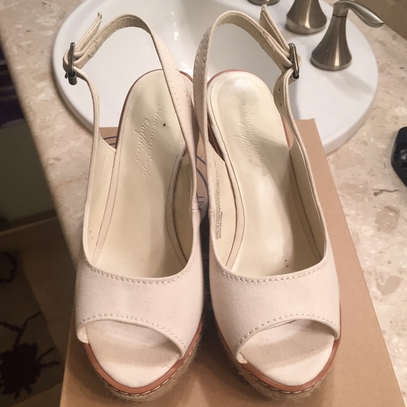 🔻EUC AEO white canvas wedges