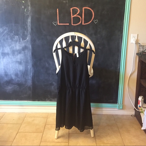 XHILIRATION BLACK DRESS | sz L | cutout in front