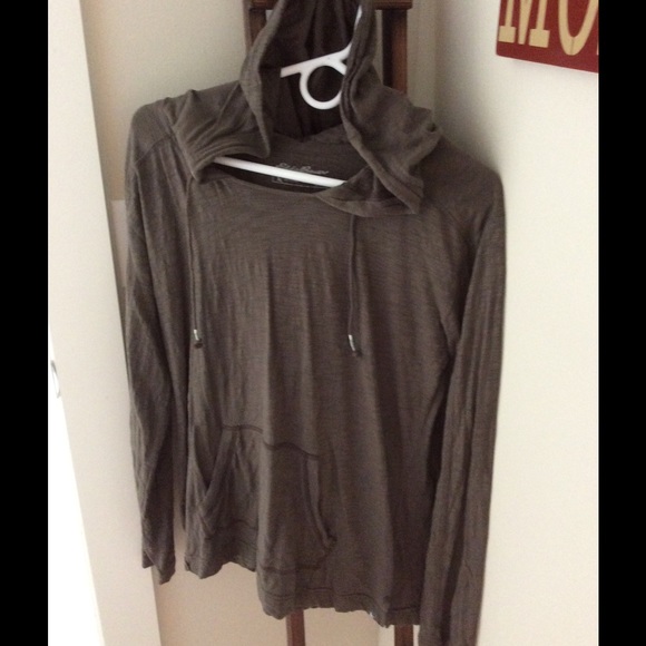 Long sleeve shirt with pockets and hood
