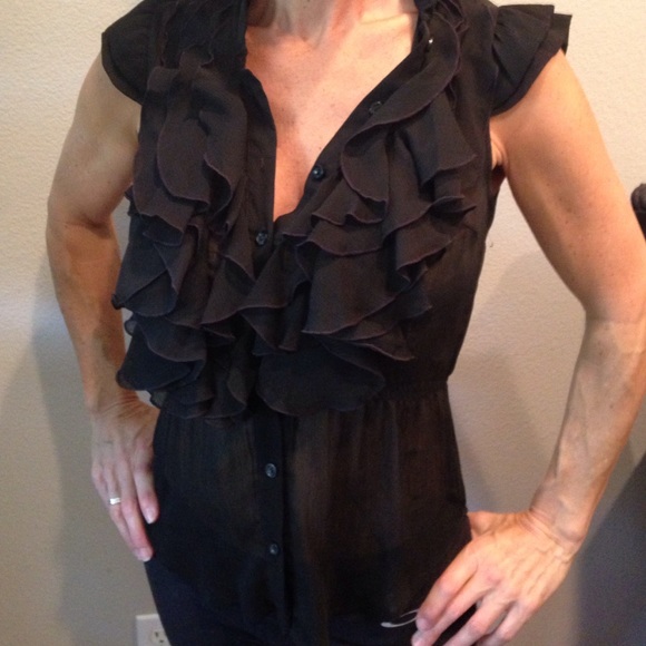 black, cap sleeve ruffled top