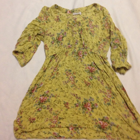 Three quarter sleeve floral top