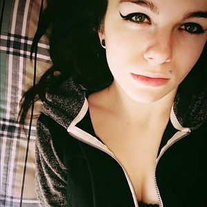 Meet your Posher, Cecelia