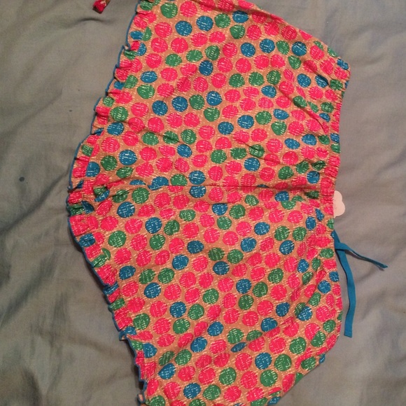 Shorts - Picture 2 of 3