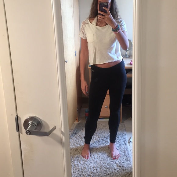 Lace sleeve crop top