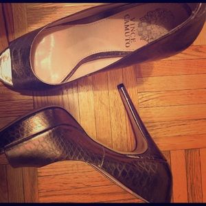 Vince Camuto, size 7 platform heel, peep toe