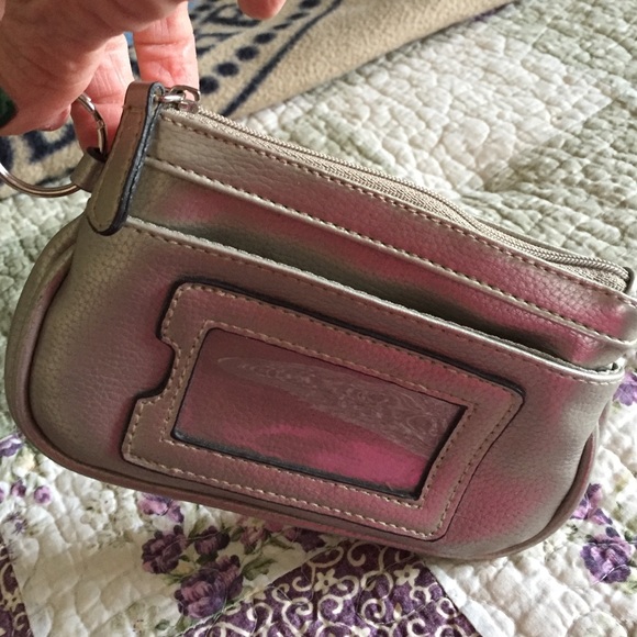 Small wristlet purse