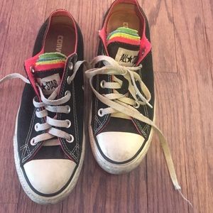 Black multicolor tongue converse