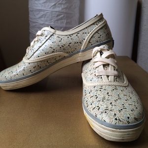 Keds Size 6 vinyl floral print lace ups