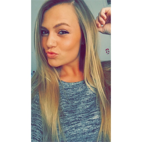 Meet your Posher, Chloe - Picture 2 of 2