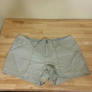 Converse One Star shorts