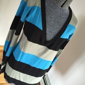 ⭐️⭐️Burton striped sweater⭐️⭐️